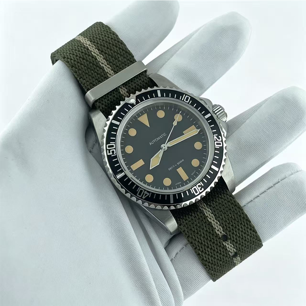 Tropic Strap Vintage - NEW 39.5mm Diver Retro watch sapphire