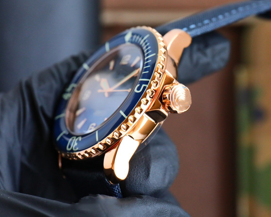 Customized watch, 42mm, sapphi - огляд і ціна Canvas Strap Watch