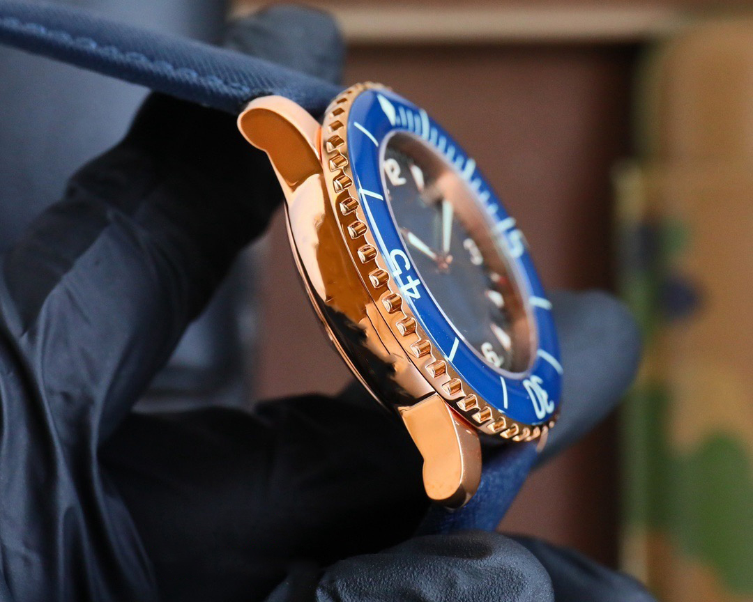 Customized watch, 42mm, sapphi - огляд і ціна Canvas Strap Watch